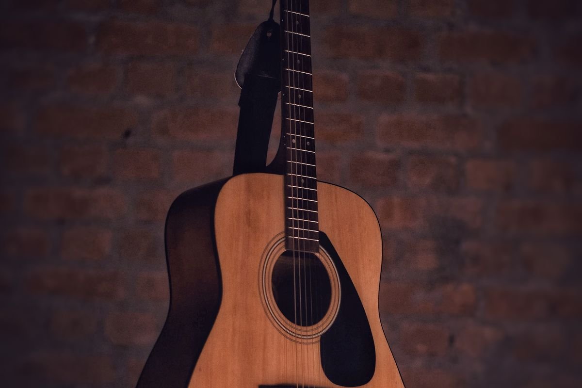 Natural-finish solid spruce top acoustic guitar body with mahogany-toned back and sides